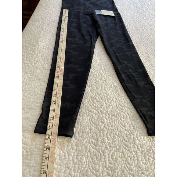 Threads 4 Thought NWOT Black Camo Leggings Size XS High-Rise Eco-Friendly - Picture 12 of 12